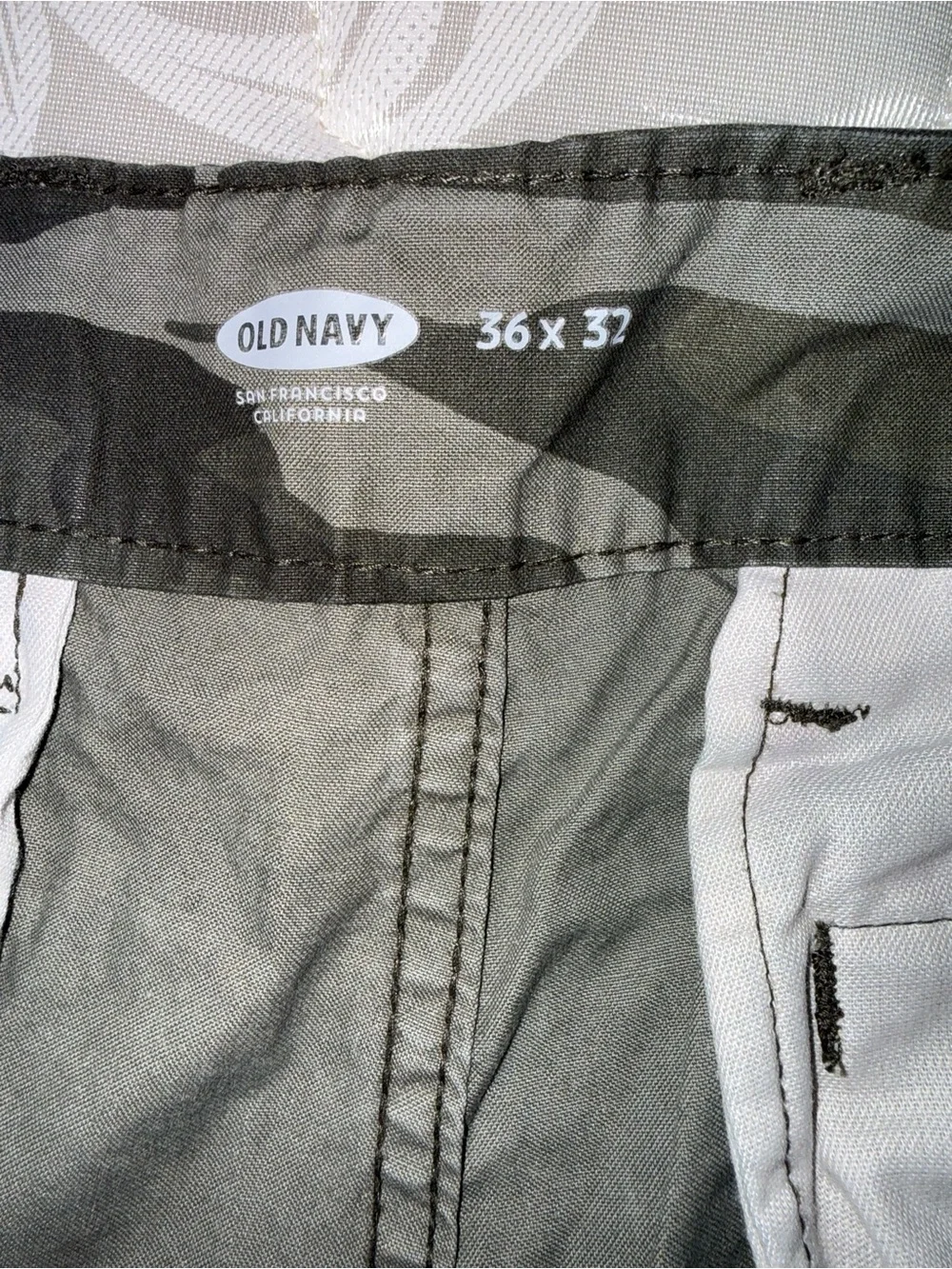 Old Navy Men's Dark Green Camo Cargo Pants